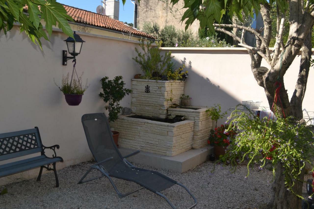 La Passeronne Barbentane Exterior photo